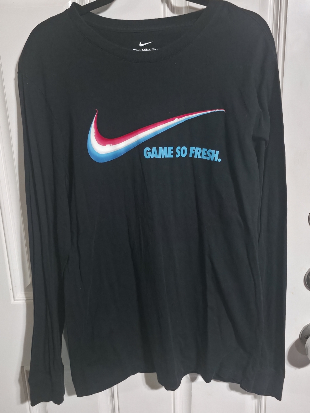 Nike Men’s Black T-Shirt The Nike Tee Crew Neck Long Sleeve Graphic Print Size L